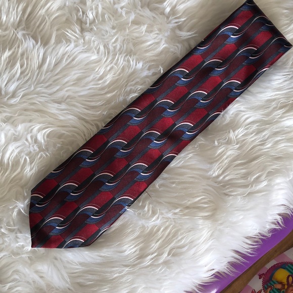 Tie - Picture 2 of 3